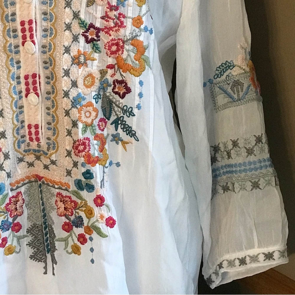 JOHNNY WAS White Rayon Tunic Blouse Top Colorful Floral EMBROIDERY Size Small - Picture 4 of 11